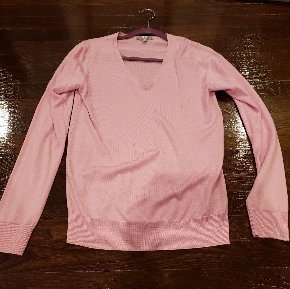 Pink Uniqlo woolmark v-neck sweater